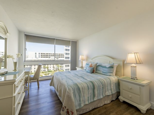 Siesta Key Gulf Front Condominium For 6 Guests